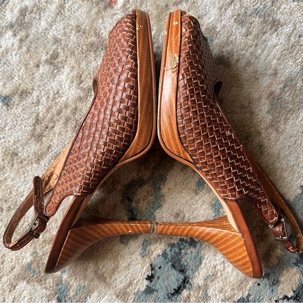 Vintage Brown Basket Woven Peep-Toe Heels 🌿